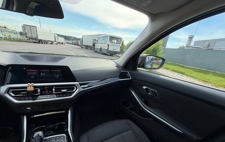 BMW 3 серия, 2019 год, 3 300 000 рублей, 18 фотография