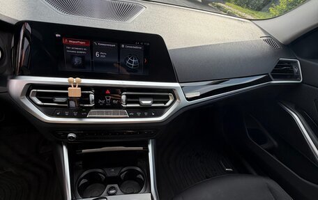 BMW 3 серия, 2019 год, 3 300 000 рублей, 15 фотография