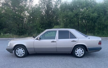 Mercedes-Benz E-Класс, 1994 год, 800 000 рублей, 3 фотография