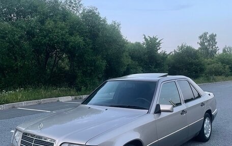 Mercedes-Benz E-Класс, 1994 год, 800 000 рублей, 2 фотография