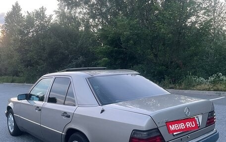 Mercedes-Benz E-Класс, 1994 год, 800 000 рублей, 4 фотография