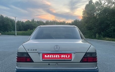 Mercedes-Benz E-Класс, 1994 год, 800 000 рублей, 5 фотография