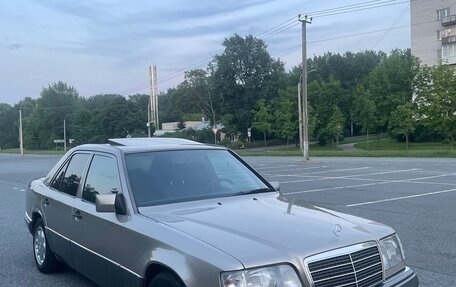 Mercedes-Benz E-Класс, 1994 год, 800 000 рублей, 8 фотография