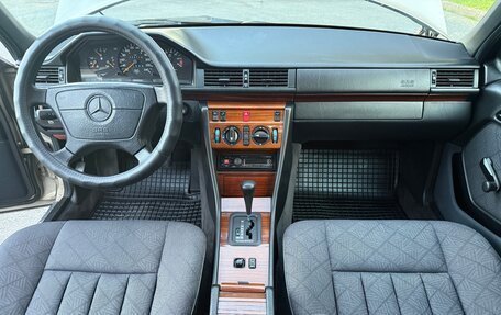 Mercedes-Benz E-Класс, 1994 год, 800 000 рублей, 32 фотография