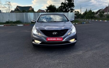 Hyundai Sonata VI, 2012 год, 850 000 рублей, 1 фотография