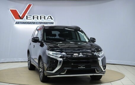 Mitsubishi Outlander III рестайлинг 3, 2020 год, 2 190 000 рублей, 3 фотография