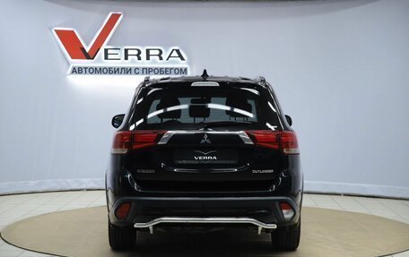Mitsubishi Outlander III рестайлинг 3, 2020 год, 2 190 000 рублей, 5 фотография