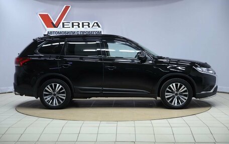Mitsubishi Outlander III рестайлинг 3, 2020 год, 2 190 000 рублей, 4 фотография