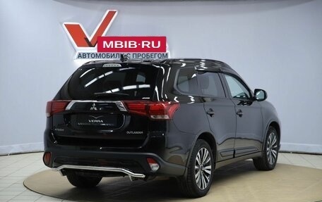 Mitsubishi Outlander III рестайлинг 3, 2020 год, 2 190 000 рублей, 6 фотография