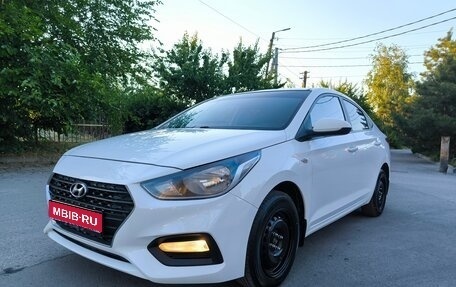 Hyundai Solaris II рестайлинг, 2017 год, 1 000 000 рублей, 1 фотография