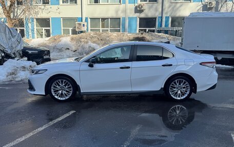 Toyota Camry, 2021 год, 1 900 000 рублей, 2 фотография