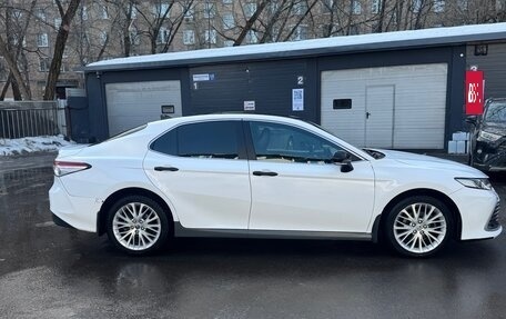 Toyota Camry, 2021 год, 1 900 000 рублей, 3 фотография