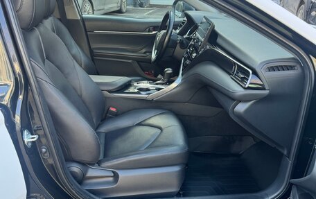 Toyota Camry, 2021 год, 1 900 000 рублей, 6 фотография