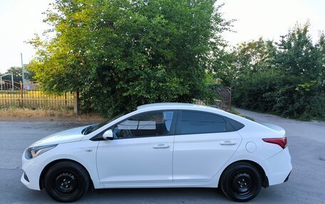 Hyundai Solaris II рестайлинг, 2017 год, 1 000 000 рублей, 3 фотография