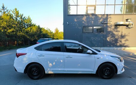 Hyundai Solaris II рестайлинг, 2017 год, 1 000 000 рублей, 7 фотография