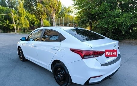 Hyundai Solaris II рестайлинг, 2017 год, 1 000 000 рублей, 4 фотография