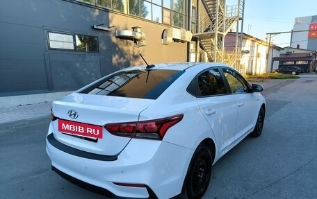Hyundai Solaris II рестайлинг, 2017 год, 1 000 000 рублей, 6 фотография