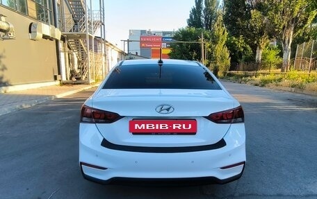 Hyundai Solaris II рестайлинг, 2017 год, 1 000 000 рублей, 5 фотография