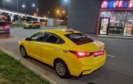 Hyundai Solaris II рестайлинг, 2018 год, 900 000 рублей, 4 фотография