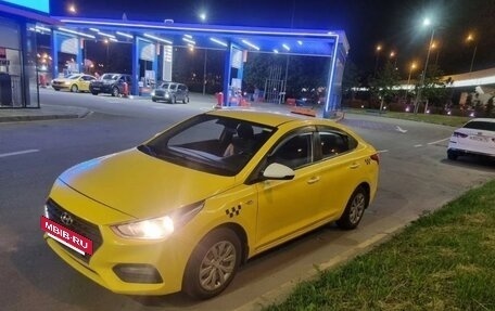 Hyundai Solaris II рестайлинг, 2018 год, 900 000 рублей, 3 фотография