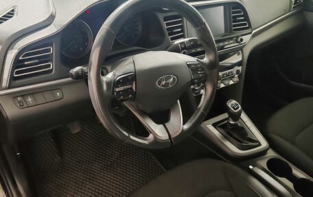 Hyundai Elantra VI рестайлинг, 2019 год, 1 300 000 рублей, 12 фотография