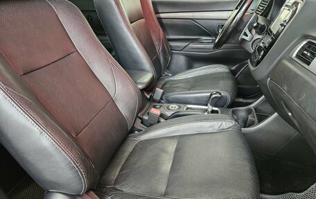 Mitsubishi Outlander III рестайлинг 3, 2014 год, 1 435 000 рублей, 12 фотография