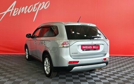 Mitsubishi Outlander III рестайлинг 3, 2014 год, 1 435 000 рублей, 3 фотография