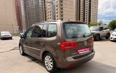 Volkswagen Touran III, 2012 год, 950 000 рублей, 4 фотография