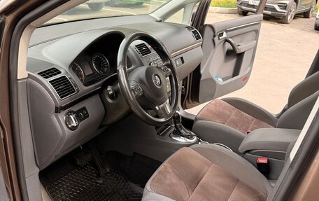 Volkswagen Touran III, 2012 год, 950 000 рублей, 26 фотография
