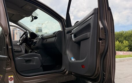 Volkswagen Touran III, 2012 год, 950 000 рублей, 32 фотография