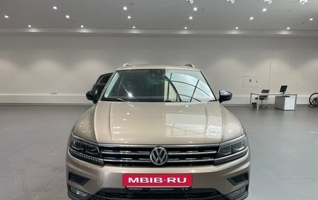 Volkswagen Tiguan II, 2019 год, 2 849 000 рублей, 2 фотография