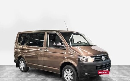 Volkswagen Caravelle T5, 2012 год, 2 229 000 рублей, 2 фотография