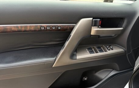 Toyota Land Cruiser 200, 2011 год, 2 490 000 рублей, 6 фотография