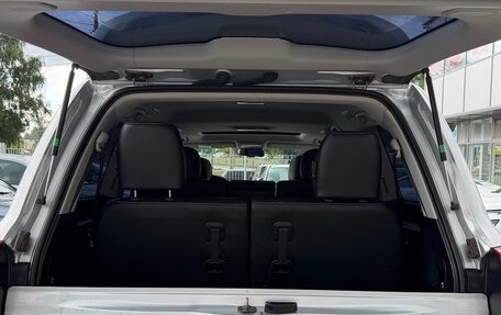 Toyota Land Cruiser 200, 2011 год, 2 490 000 рублей, 28 фотография