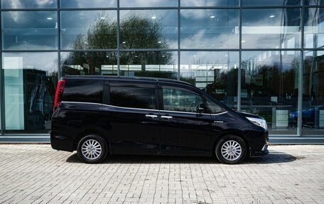 Toyota Esquire I, 2015 год, 1 700 000 рублей, 8 фотография