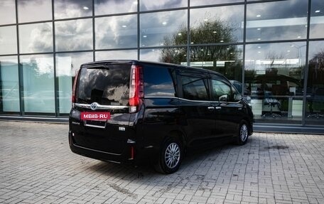 Toyota Esquire I, 2015 год, 1 700 000 рублей, 2 фотография