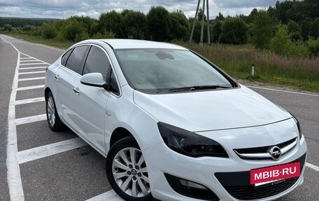 Opel Astra J, 2013 год, 920 000 рублей, 3 фотография