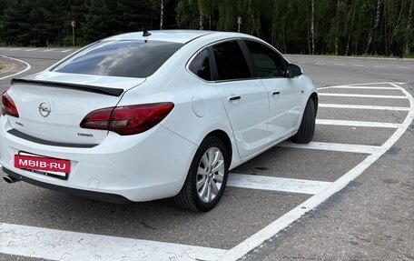 Opel Astra J, 2013 год, 920 000 рублей, 2 фотография