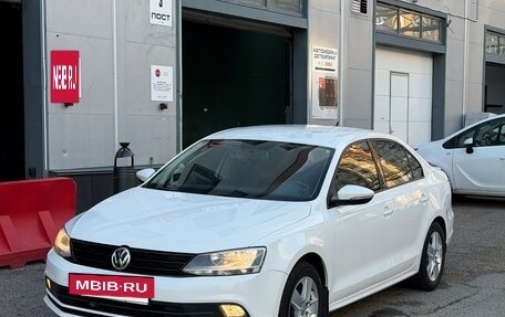 Volkswagen Jetta VI, 2015 год, 800 000 рублей, 2 фотография