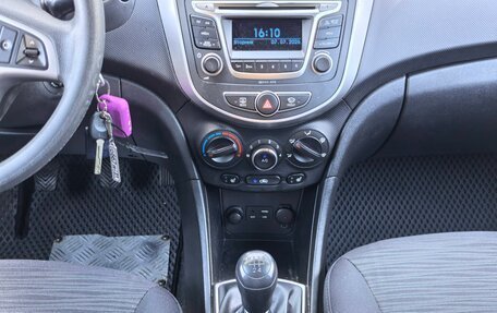 Hyundai Solaris II рестайлинг, 2016 год, 927 000 рублей, 9 фотография