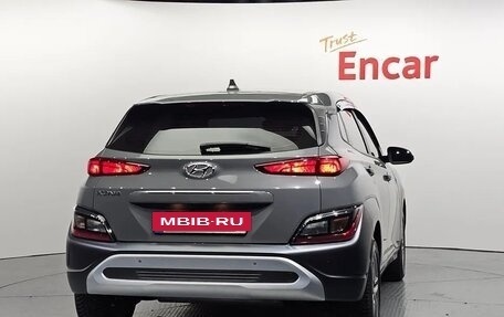 Hyundai Kona I, 2022 год, 2 000 000 рублей, 4 фотография