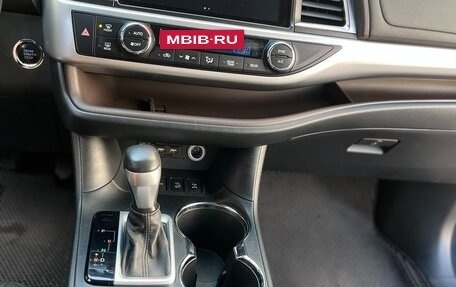 Toyota Highlander III, 2021 год, 4 650 000 рублей, 10 фотография