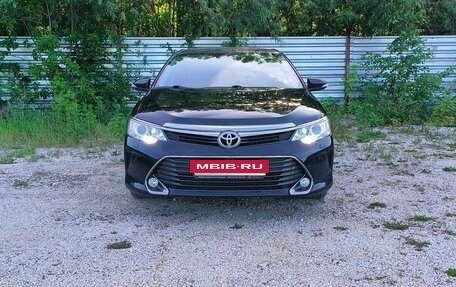 Toyota Camry, 2017 год, 2 300 000 рублей, 2 фотография