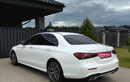 Mercedes-Benz E-Класс, 2022 год, 3 790 000 рублей, 4 фотография