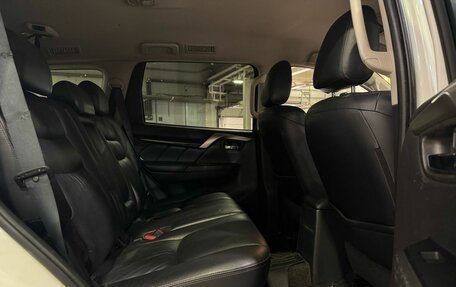Mitsubishi Pajero Sport III рестайлинг, 2017 год, 2 695 900 рублей, 10 фотография