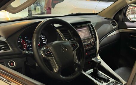 Mitsubishi Pajero Sport III рестайлинг, 2017 год, 2 695 900 рублей, 17 фотография