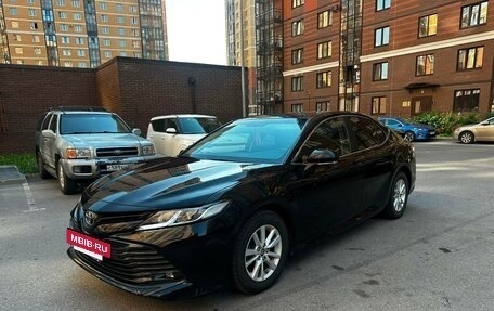 Toyota Camry, 2018 год, 2 590 000 рублей, 3 фотография