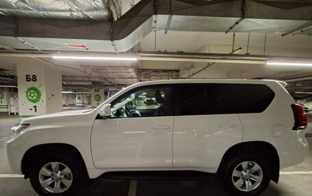 Toyota Land Cruiser Prado 150 рестайлинг 2, 2019 год, 5 800 000 рублей, 7 фотография