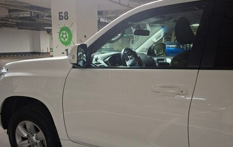 Toyota Land Cruiser Prado 150 рестайлинг 2, 2019 год, 5 800 000 рублей, 3 фотография