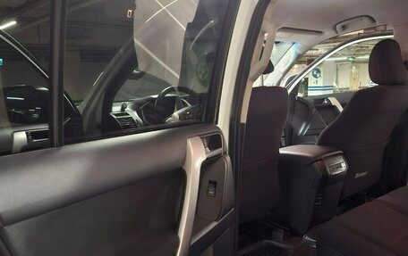 Toyota Land Cruiser Prado 150 рестайлинг 2, 2019 год, 5 800 000 рублей, 15 фотография